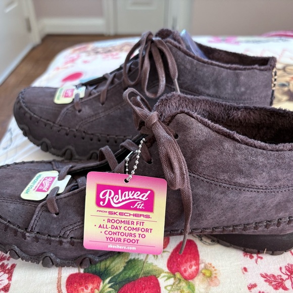 Skechers BNIB Brown Relaxed Fit Shoes
Bikers Totem Pole in Brown size 7.5 - Picture 2 of 4